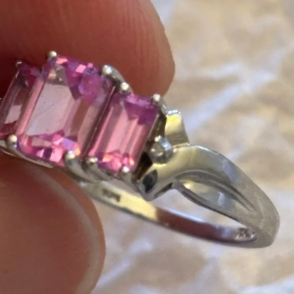 10k White Gold Pink Sapphire and Diamond Chip Ring Size 7 - Picture 4 of 7